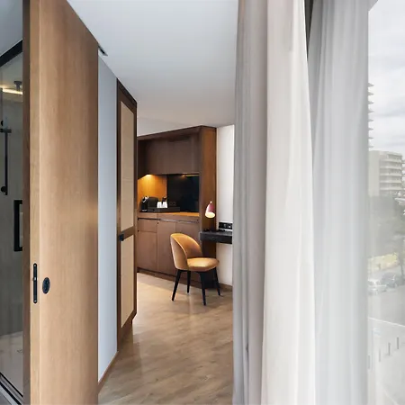 Four Points By Sheraton 4* מטוסיניוס